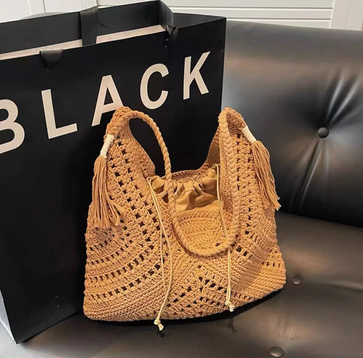 New Casual Style Woven Bag Beach Vacation Package Lazy Wind Straw Weaving Tote Bag Tassels Fashion